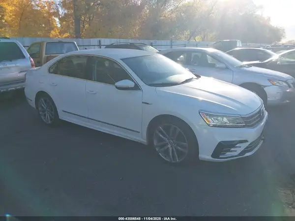 1VWDT7A34HC086303 2017 VOLKSWAGEN PASSAT - Image 1