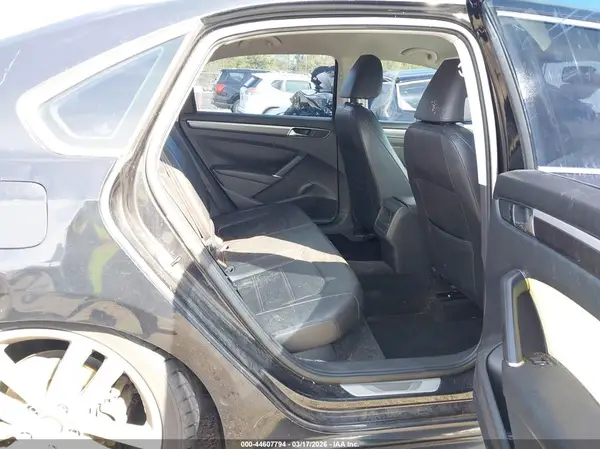 1VWDT7A35HC011643 2017 VOLKSWAGEN PASSAT - Image 8