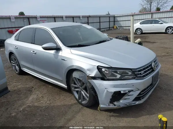 1VWDT7A35HC015918 2017 VOLKSWAGEN PASSAT - Image 1