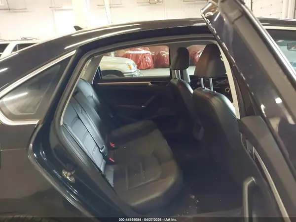 1VWDT7A35HC016440 2017 VOLKSWAGEN PASSAT - Image 8