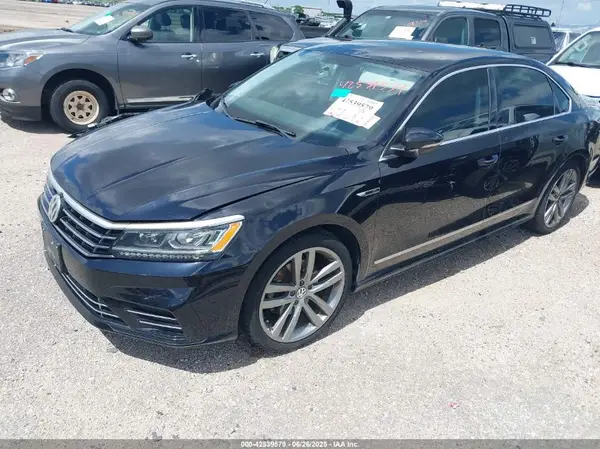 1VWDT7A35HC025803 2017 VOLKSWAGEN PASSAT - Image 2