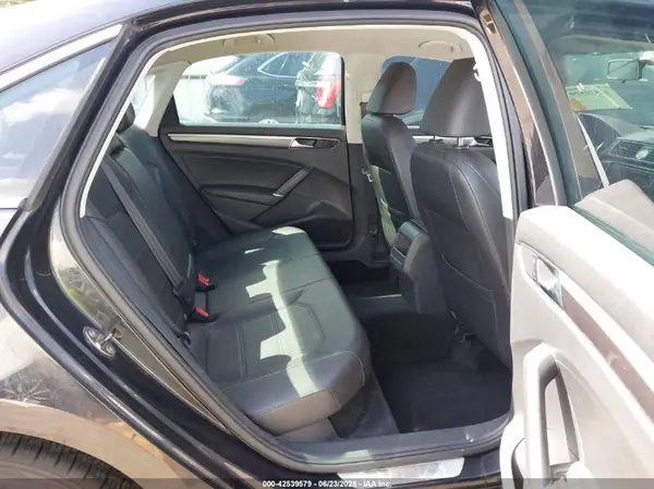 1VWDT7A35HC025803 2017 VOLKSWAGEN PASSAT - Image 8