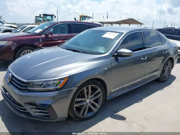 1VWDT7A35HC028457 2017 VOLKSWAGEN PASSAT - Image 2