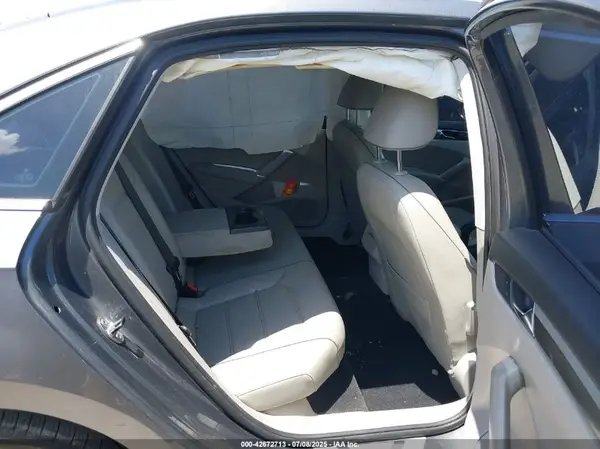 1VWDT7A35HC028457 2017 VOLKSWAGEN PASSAT - Image 8