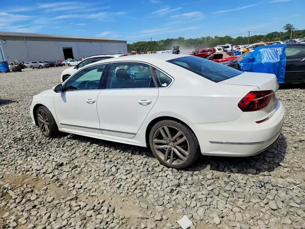 1VWDT7A35HC033593 2017 VOLKSWAGEN PASSAT - Image 2