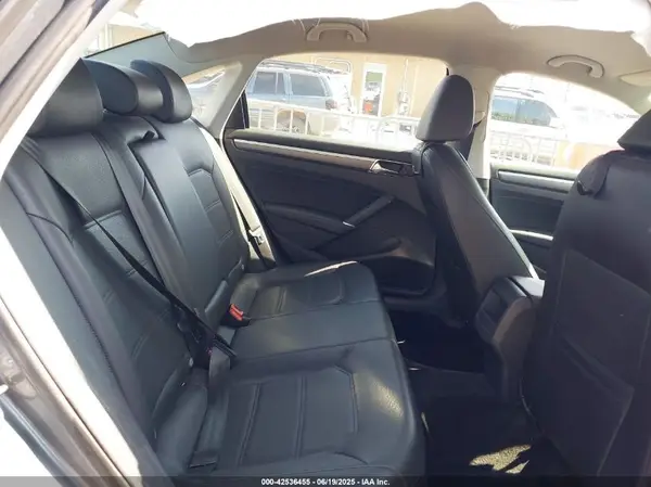 1VWDT7A35HC037076 2017 VOLKSWAGEN PASSAT - Image 8
