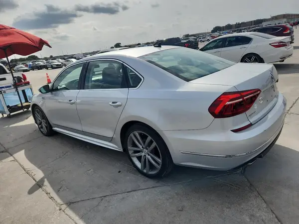 1VWDT7A35HC037353 2017 VOLKSWAGEN PASSAT - Image 2