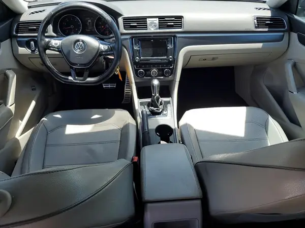 1VWDT7A35HC040608 2017 VOLKSWAGEN PASSAT - Image 8
