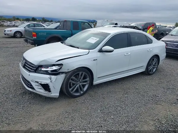 1VWDT7A35HC045839 2017 VOLKSWAGEN PASSAT - Image 2