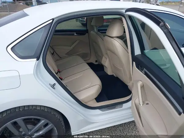 1VWDT7A35HC045839 2017 VOLKSWAGEN PASSAT - Image 8