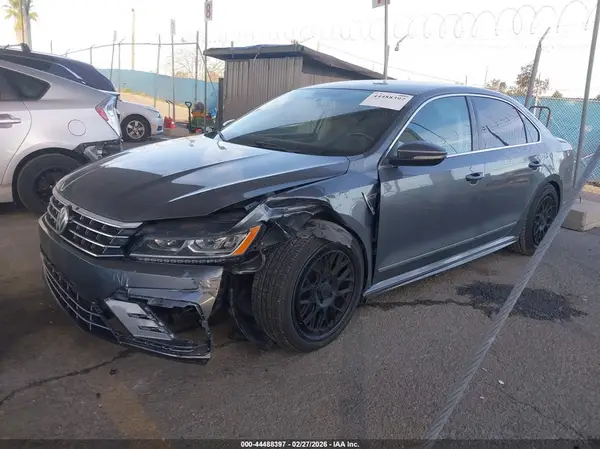 1VWDT7A35HC049986 2017 VOLKSWAGEN PASSAT - Image 2