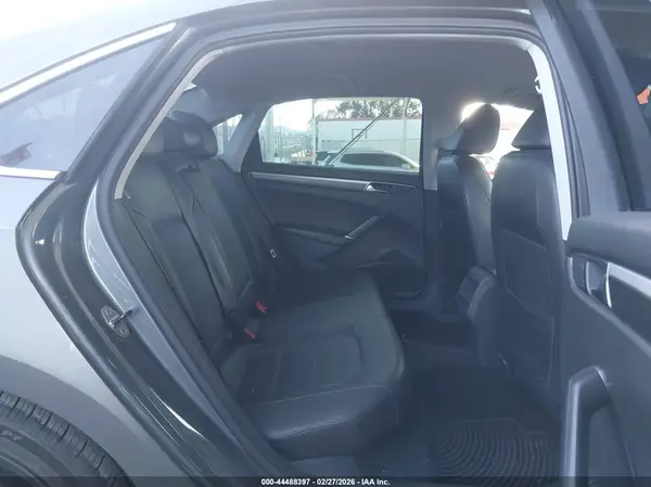 1VWDT7A35HC049986 2017 VOLKSWAGEN PASSAT - Image 8