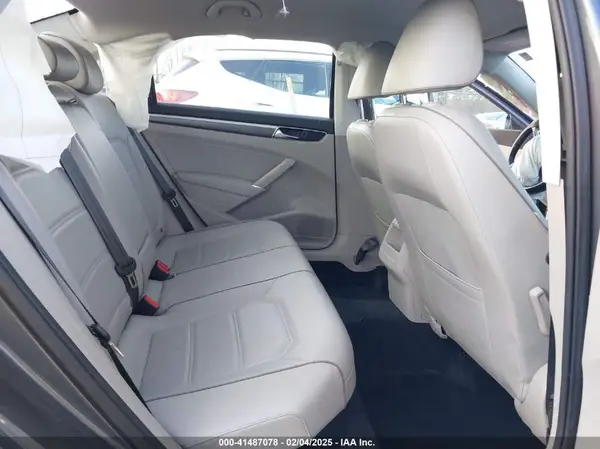 1VWDT7A35HC052662 2017 VOLKSWAGEN PASSAT - Image 8