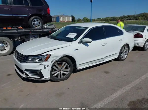 1VWDT7A35HC053312 2017 VOLKSWAGEN PASSAT - Image 2