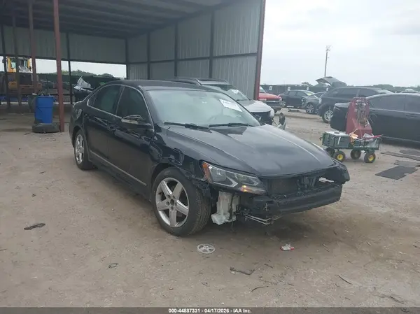 1VWDT7A35HC053701 2017 VOLKSWAGEN PASSAT - Image 1