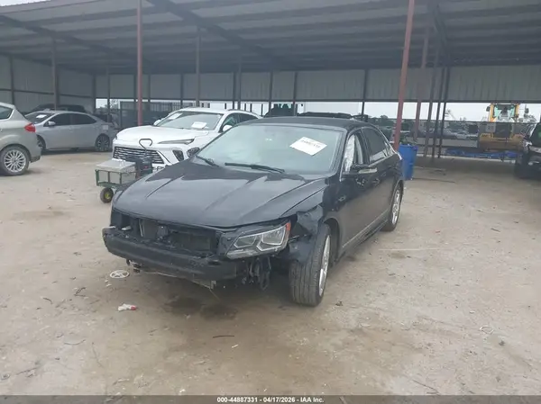 1VWDT7A35HC053701 2017 VOLKSWAGEN PASSAT - Image 2