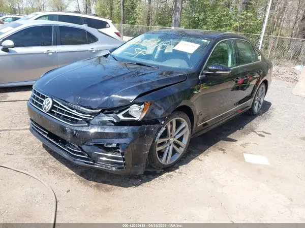 1VWDT7A35HC057621 2017 VOLKSWAGEN PASSAT - Image 2