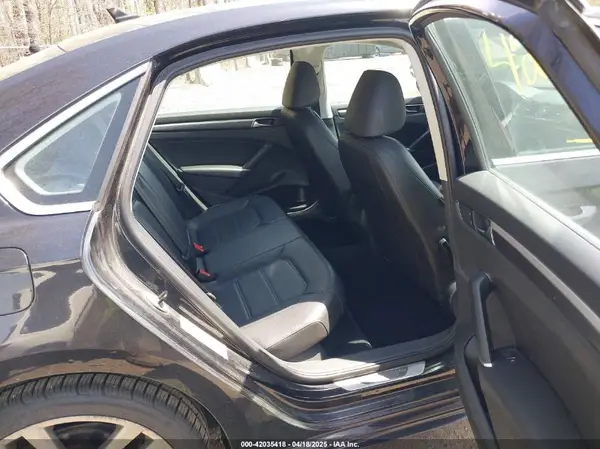 1VWDT7A35HC057621 2017 VOLKSWAGEN PASSAT - Image 8