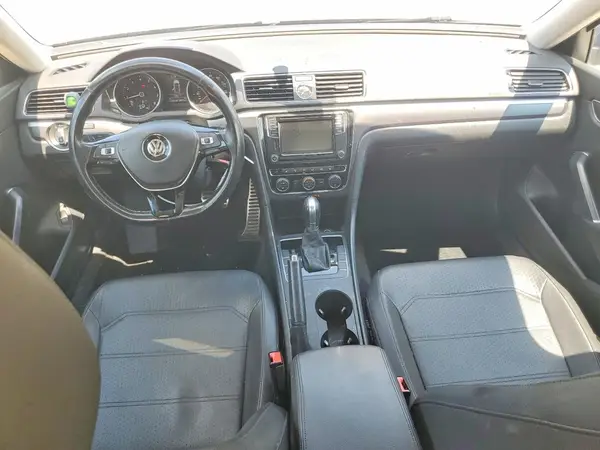 1VWDT7A35HC060695 2017 VOLKSWAGEN PASSAT - Image 8