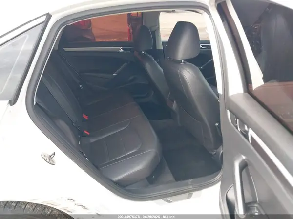 1VWDT7A35HC060745 2017 VOLKSWAGEN PASSAT - Image 8