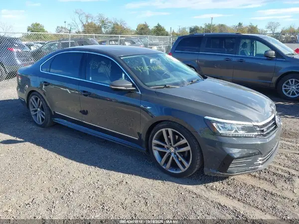 1VWDT7A35HC066688 2017 VOLKSWAGEN PASSAT - Image 1