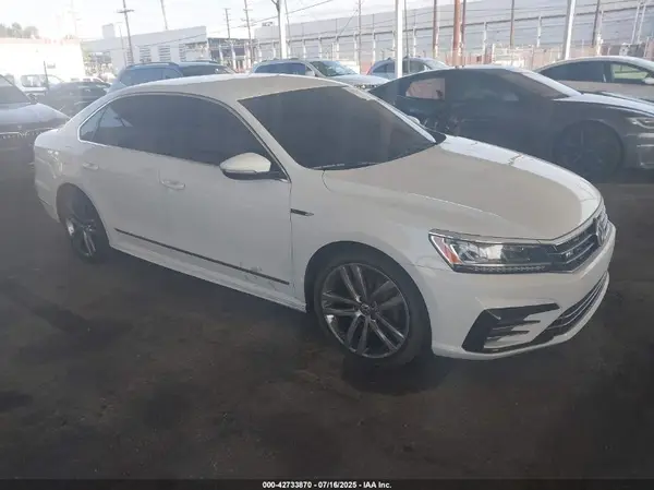 1VWDT7A35HC069008 2017 VOLKSWAGEN PASSAT - Image 1