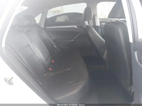 1VWDT7A35HC069008 2017 VOLKSWAGEN PASSAT - Image 8