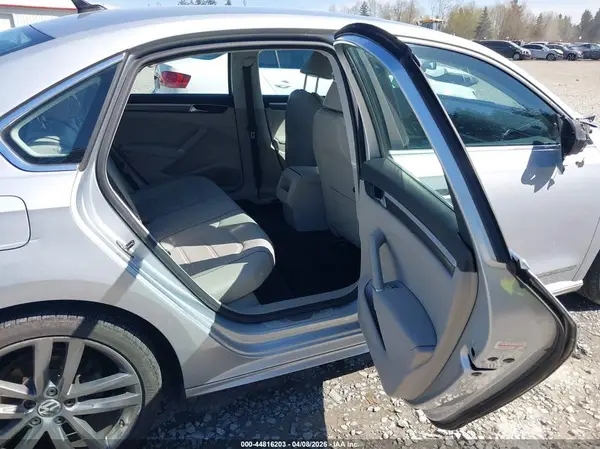 1VWDT7A35HC069218 2017 VOLKSWAGEN PASSAT - Image 8