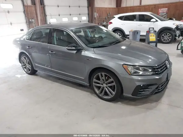 1VWDT7A35HC071518 2017 VOLKSWAGEN PASSAT - Image 1