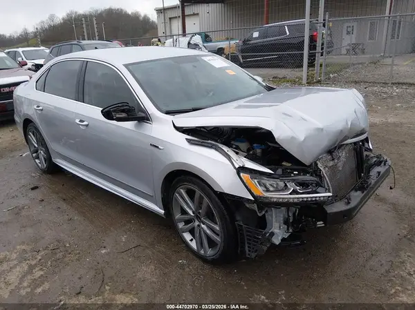 1VWDT7A35HC079988 2017 VOLKSWAGEN PASSAT - Image 1