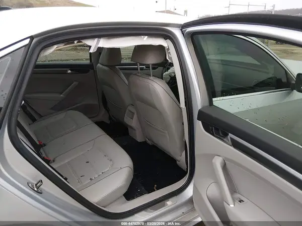 1VWDT7A35HC079988 2017 VOLKSWAGEN PASSAT - Image 8