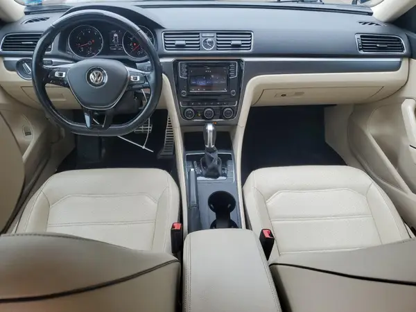1VWDT7A35HC082132 2017 VOLKSWAGEN PASSAT - Image 8