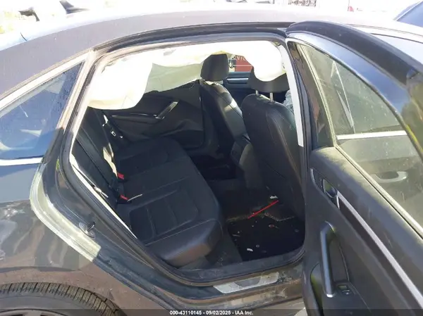1VWDT7A35HC084947 2017 VOLKSWAGEN PASSAT - Image 8