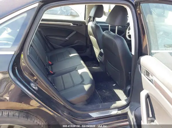 1VWDT7A35HC085418 2017 VOLKSWAGEN PASSAT - Image 8