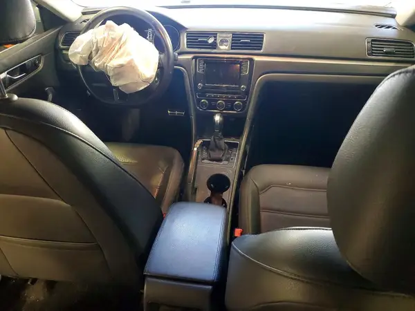 1VWDT7A36HC003633 2017 VOLKSWAGEN PASSAT - Image 8