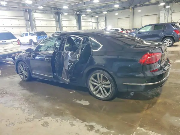 1VWDT7A36HC010906 2017 VOLKSWAGEN PASSAT - Image 2