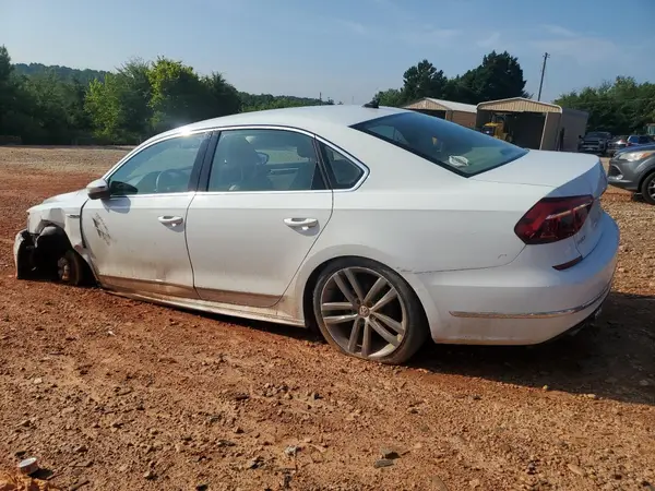 1VWDT7A36HC015040 2017 VOLKSWAGEN PASSAT - Image 2