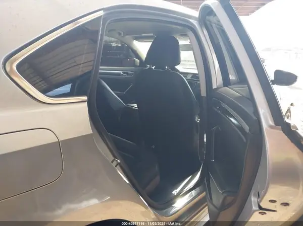 1VWDT7A36HC021503 2017 VOLKSWAGEN PASSAT - Image 8