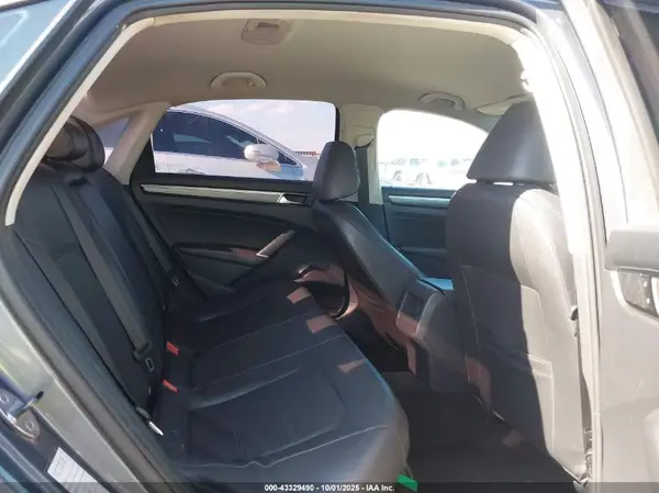 1VWDT7A36HC024482 2017 VOLKSWAGEN PASSAT - Image 8