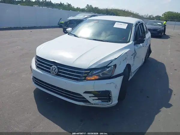 1VWDT7A36HC040214 2017 VOLKSWAGEN PASSAT - Image 2