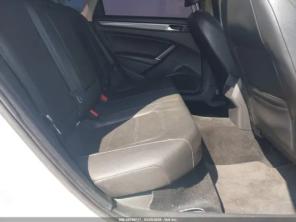 1VWDT7A36HC040214 2017 VOLKSWAGEN PASSAT - Image 8