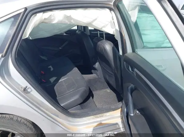 1VWDT7A36HC044585 2017 VOLKSWAGEN PASSAT - Image 8