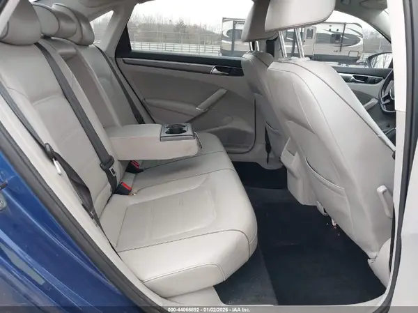 1VWDT7A36HC048815 2017 VOLKSWAGEN PASSAT - Image 8