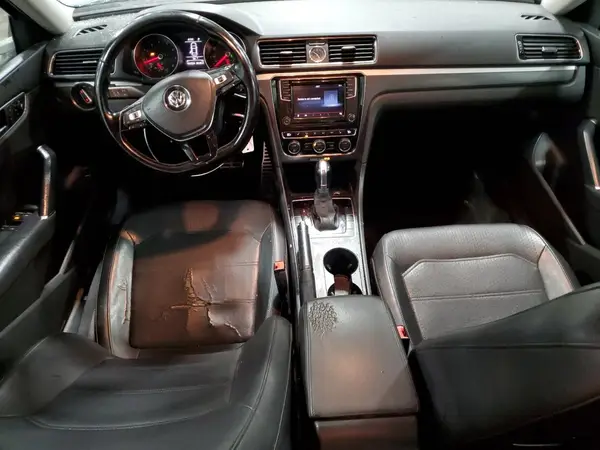 1VWDT7A36HC060009 2017 VOLKSWAGEN PASSAT - Image 8