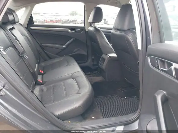 1VWDT7A36HC064920 2017 VOLKSWAGEN PASSAT - Image 8