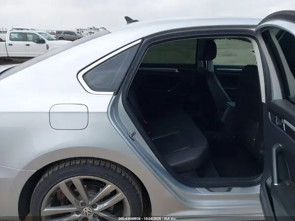 1VWDT7A36HC066036 2017 VOLKSWAGEN PASSAT - Image 8