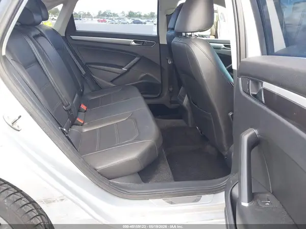 1VWDT7A36HC068403 2017 VOLKSWAGEN PASSAT - Image 8