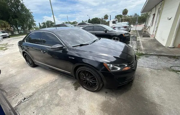 1VWDT7A36HC068854 2017 VOLKSWAGEN PASSAT - Image 1
