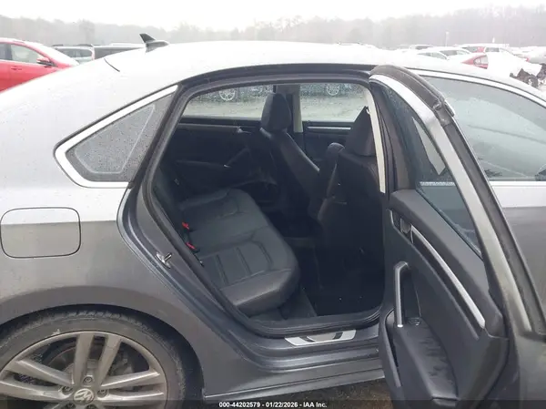 1VWDT7A36HC070961 2017 VOLKSWAGEN PASSAT - Image 8