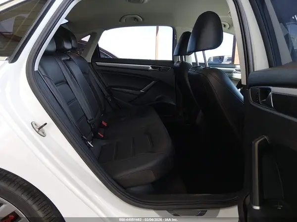 1VWDT7A36HC075920 2017 VOLKSWAGEN PASSAT - Image 8